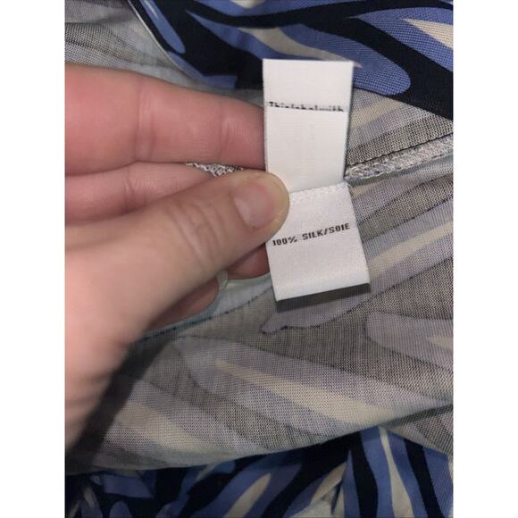 Diane Von Furstenberg 100% Silk Long Sleeve Wrap Dress Size 2 - Picture 9 of 9